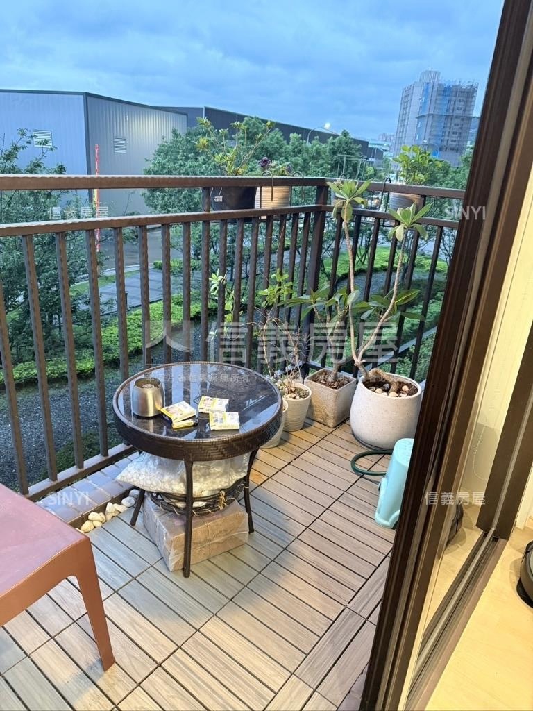 春城愛三房露臺車位房屋室內格局與周邊環境