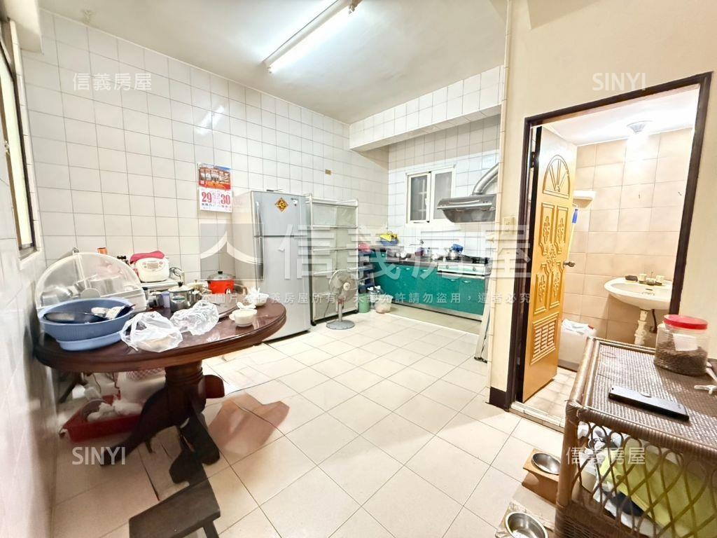 近右昌國小靚美透天房屋室內格局與周邊環境