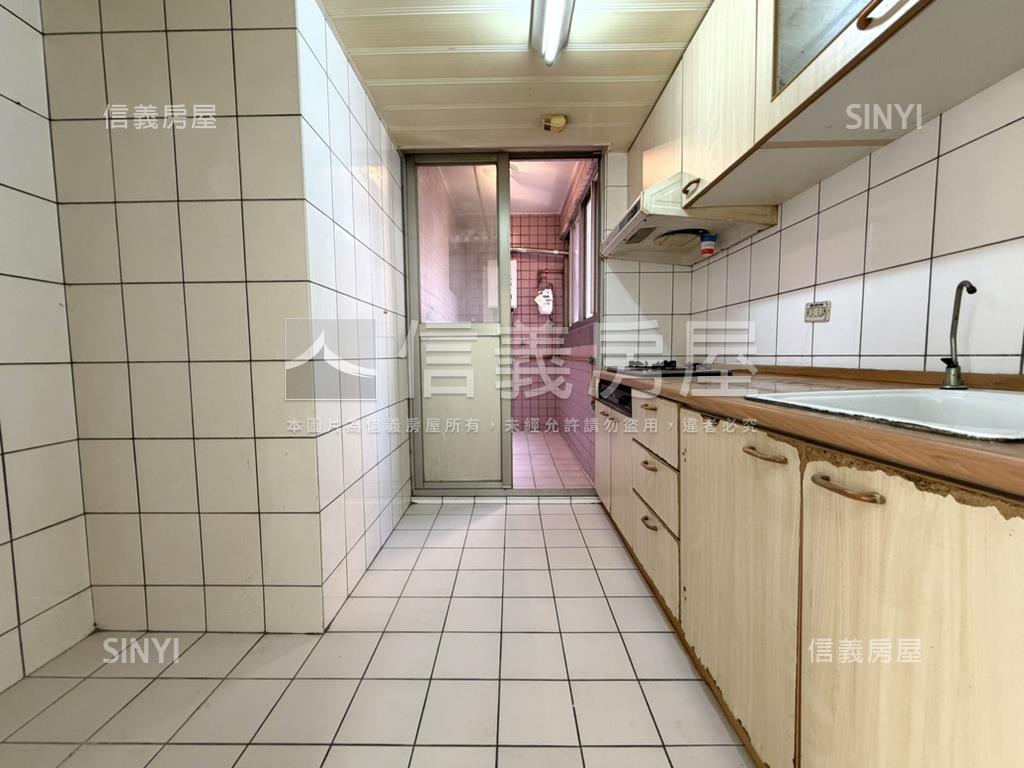 新上架！環東大街四房車位房屋室內格局與周邊環境