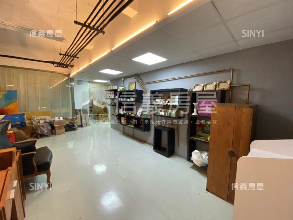 亞灣漢神三角窗獨層大商辦房屋室內格局與周邊環境