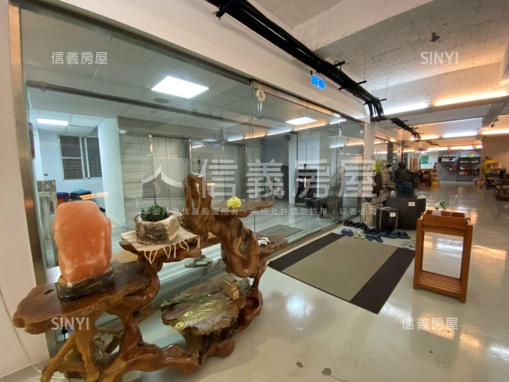 亞灣漢神三角窗獨層大商辦房屋室內格局與周邊環境