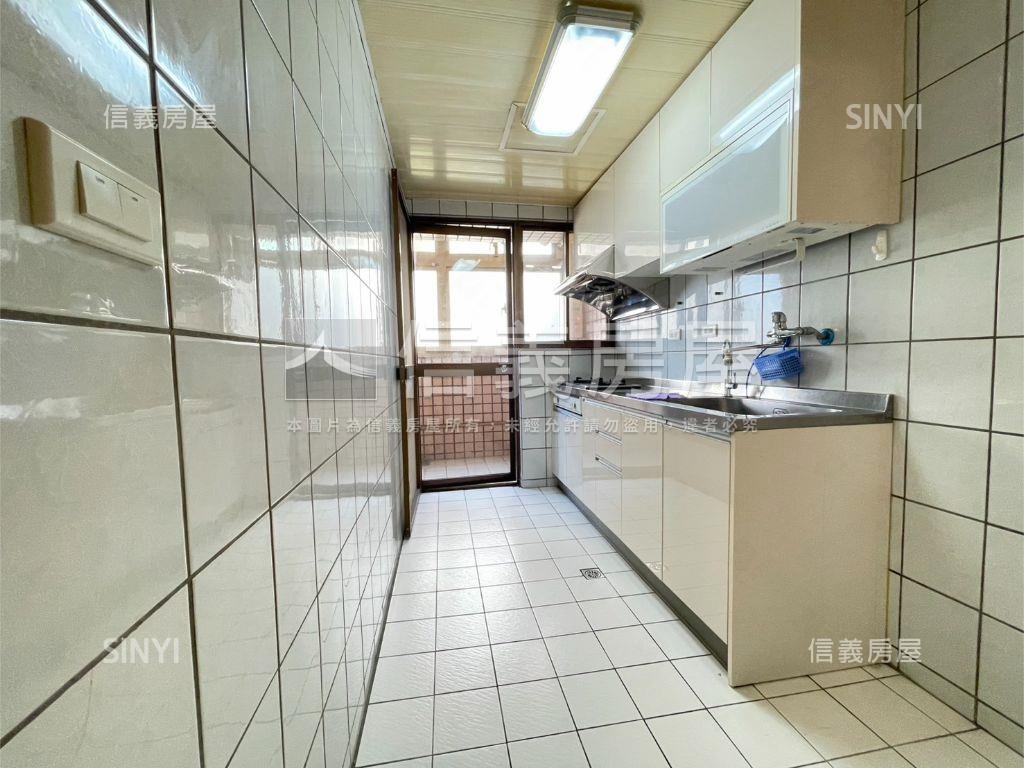 中原家樂福電梯大三房房屋室內格局與周邊環境