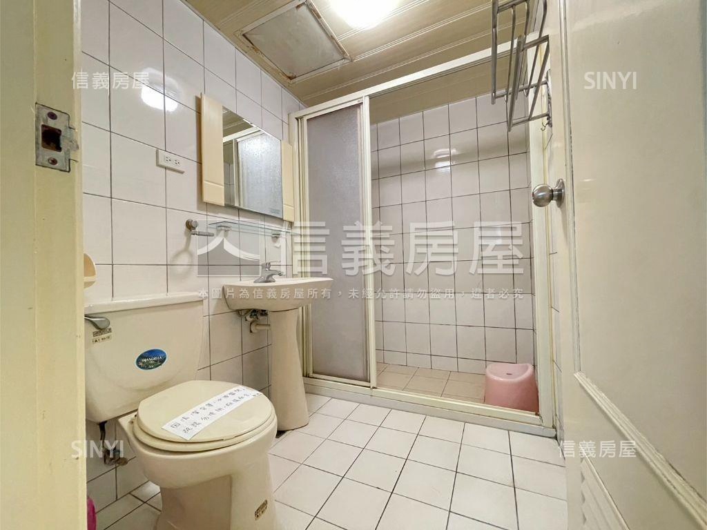 中原家樂福電梯大三房房屋室內格局與周邊環境