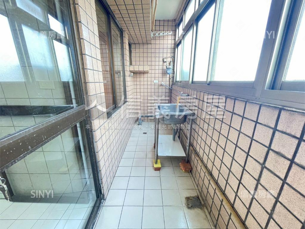 中原家樂福電梯大三房房屋室內格局與周邊環境