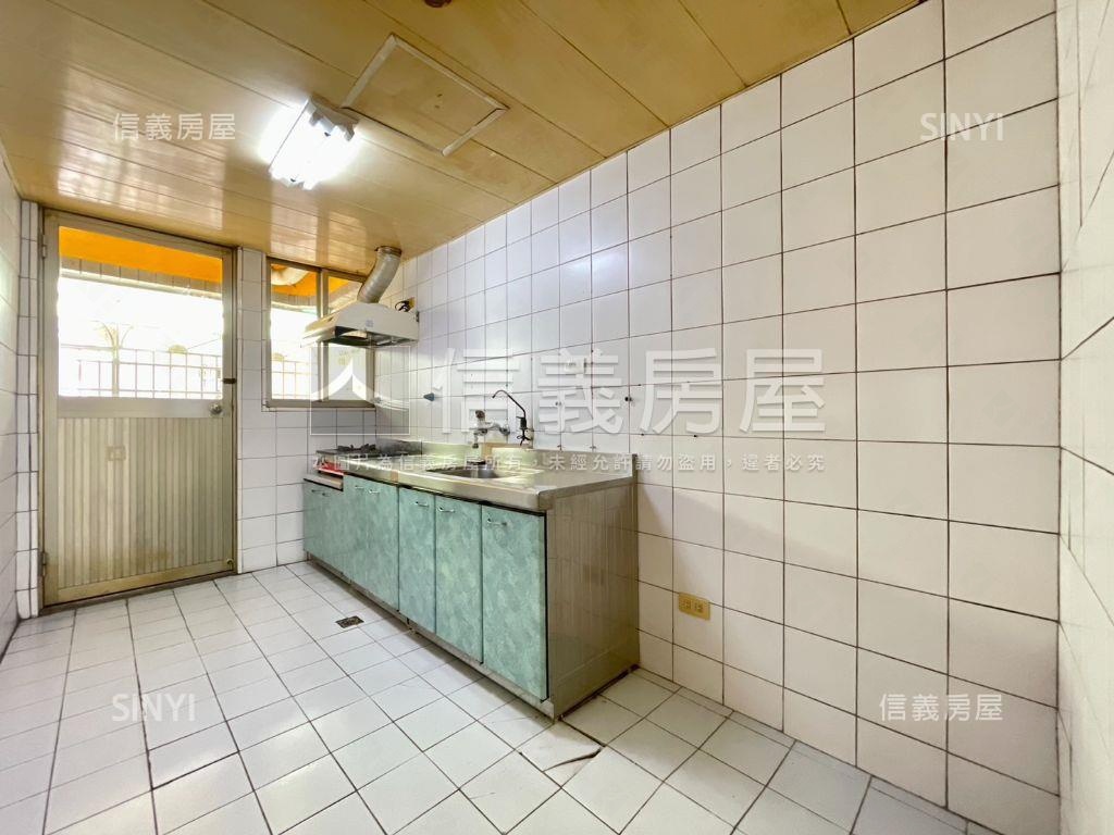 山明社區稀有釋出亮美三房房屋室內格局與周邊環境