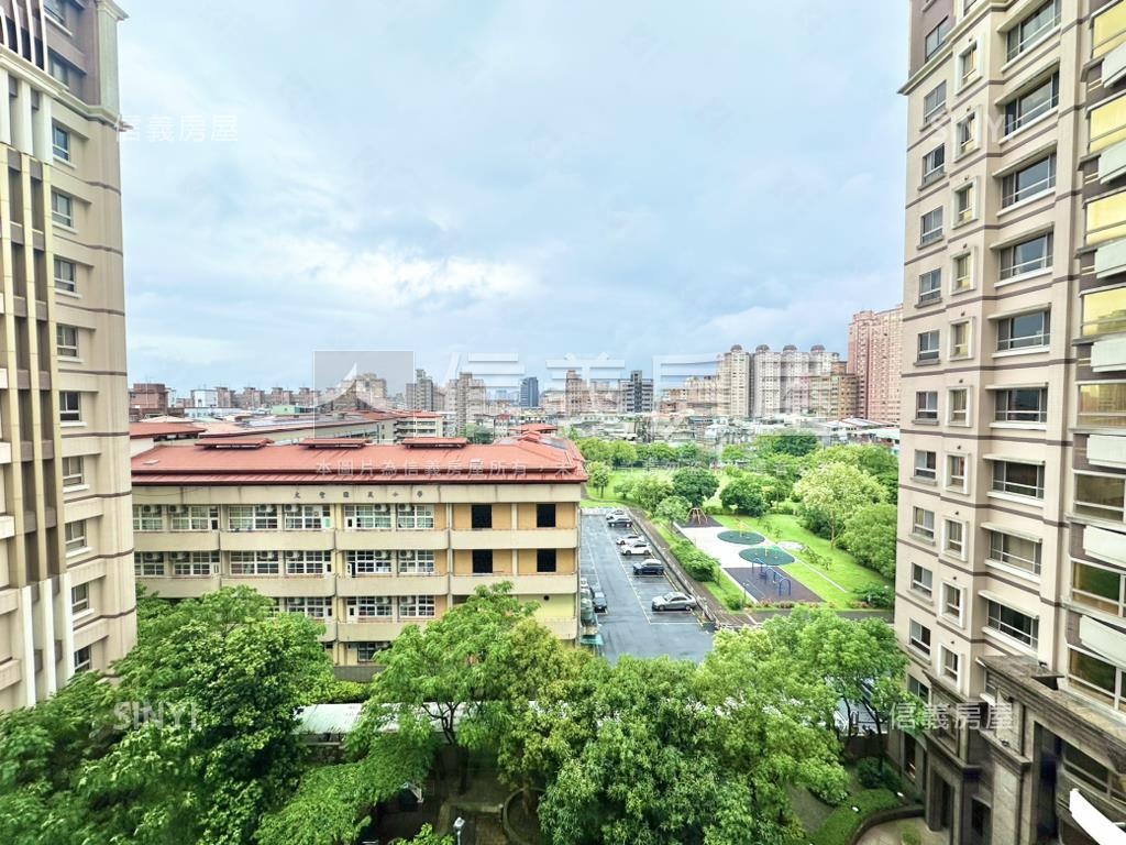專任仰德珍寶景觀四房車位房屋室內格局與周邊環境
