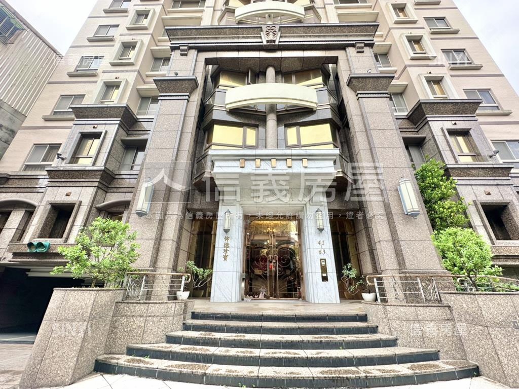專任仰德珍寶景觀四房車位房屋室內格局與周邊環境