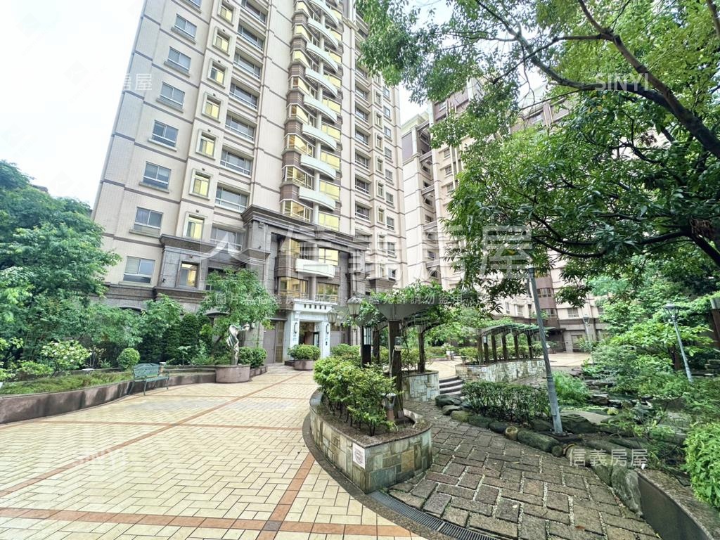 專任仰德珍寶景觀四房車位房屋室內格局與周邊環境