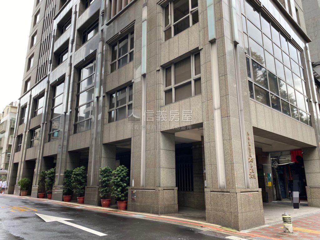 新接師大林園房車車位房屋室內格局與周邊環境
