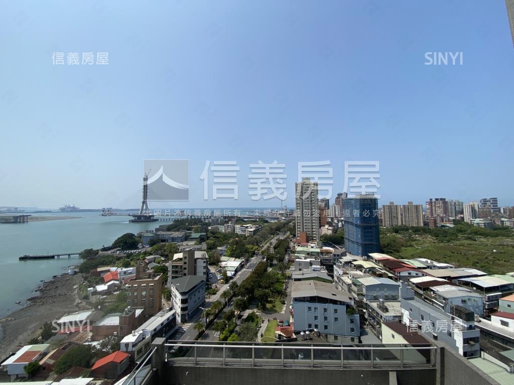 閱山海頂樓露台極景車位房屋室內格局與周邊環境