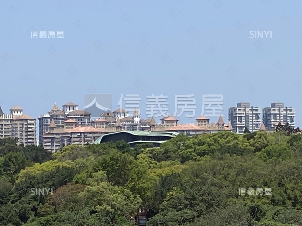 閱山海頂樓露台極景車位房屋室內格局與周邊環境