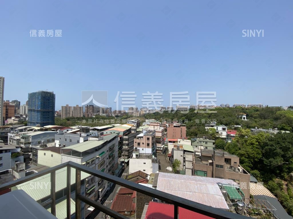 閱山海頂樓露台極景車位房屋室內格局與周邊環境