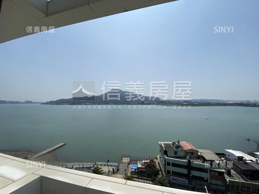 閱山海頂樓露台極景車位房屋室內格局與周邊環境