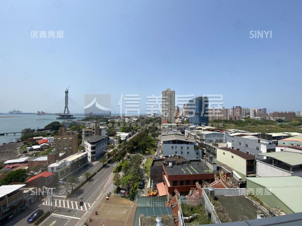 閱山海頂樓露台極景車位房屋室內格局與周邊環境