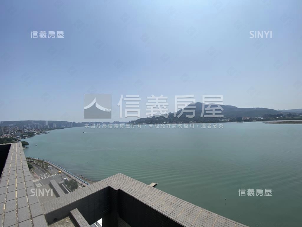 閱山海頂樓露台極景車位房屋室內格局與周邊環境