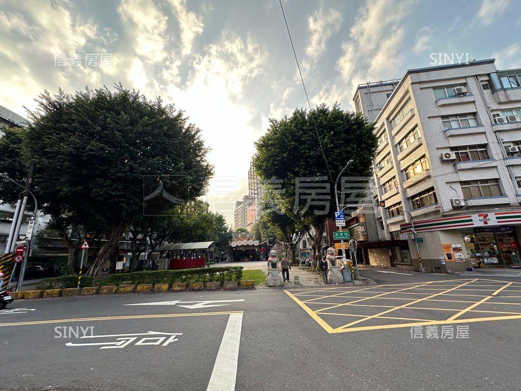 劍潭獨立權狀坡平車位－２房屋室內格局與周邊環境