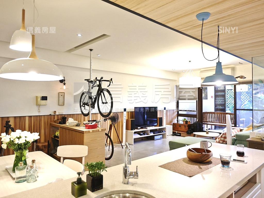 華麗裝潢大空間三房車位房屋室內格局與周邊環境