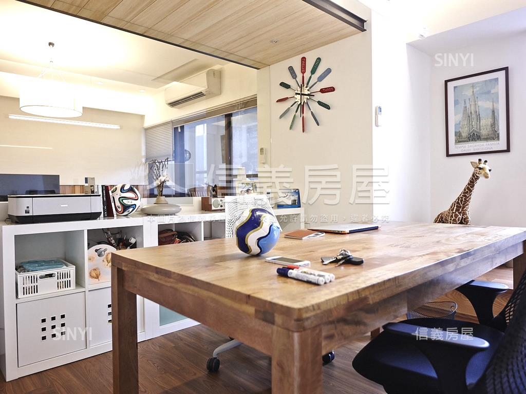 華麗裝潢大空間三房車位房屋室內格局與周邊環境