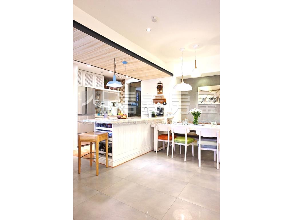 華麗裝潢大空間三房車位房屋室內格局與周邊環境