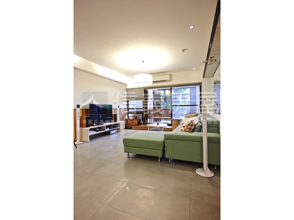 華麗裝潢大空間三房車位房屋室內格局與周邊環境