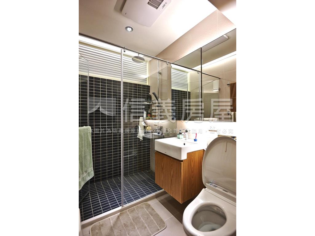 華麗裝潢大空間三房車位房屋室內格局與周邊環境