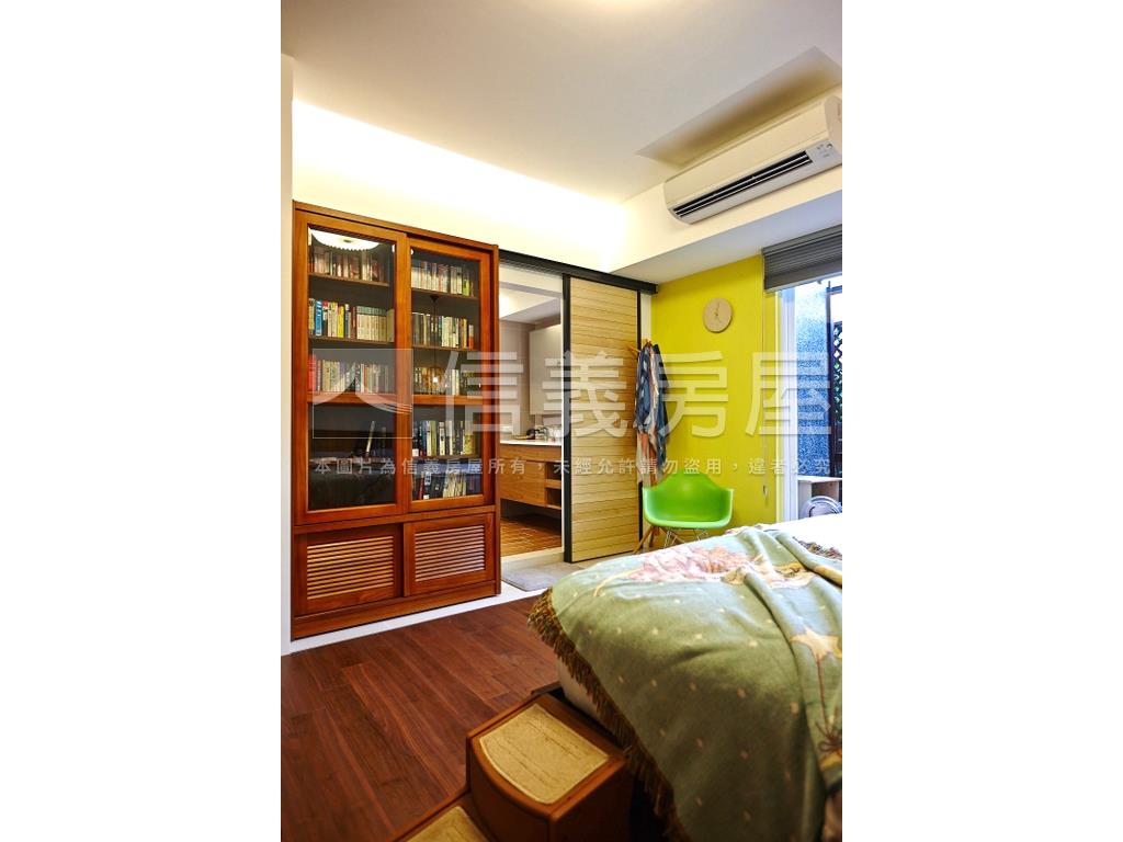 華麗裝潢大空間三房車位房屋室內格局與周邊環境