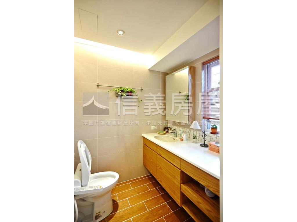 華麗裝潢大空間三房車位房屋室內格局與周邊環境