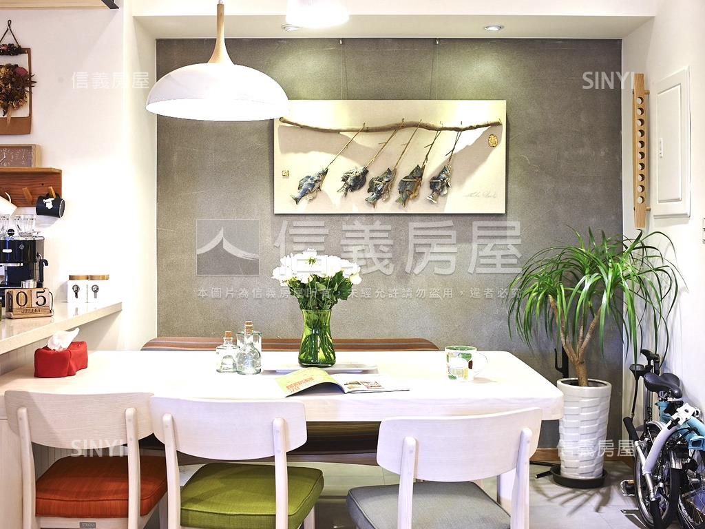 華麗裝潢大空間三房車位房屋室內格局與周邊環境