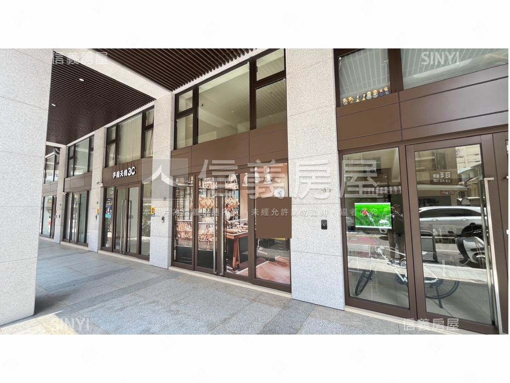 機能健全五期店面附雙車位房屋室內格局與周邊環境