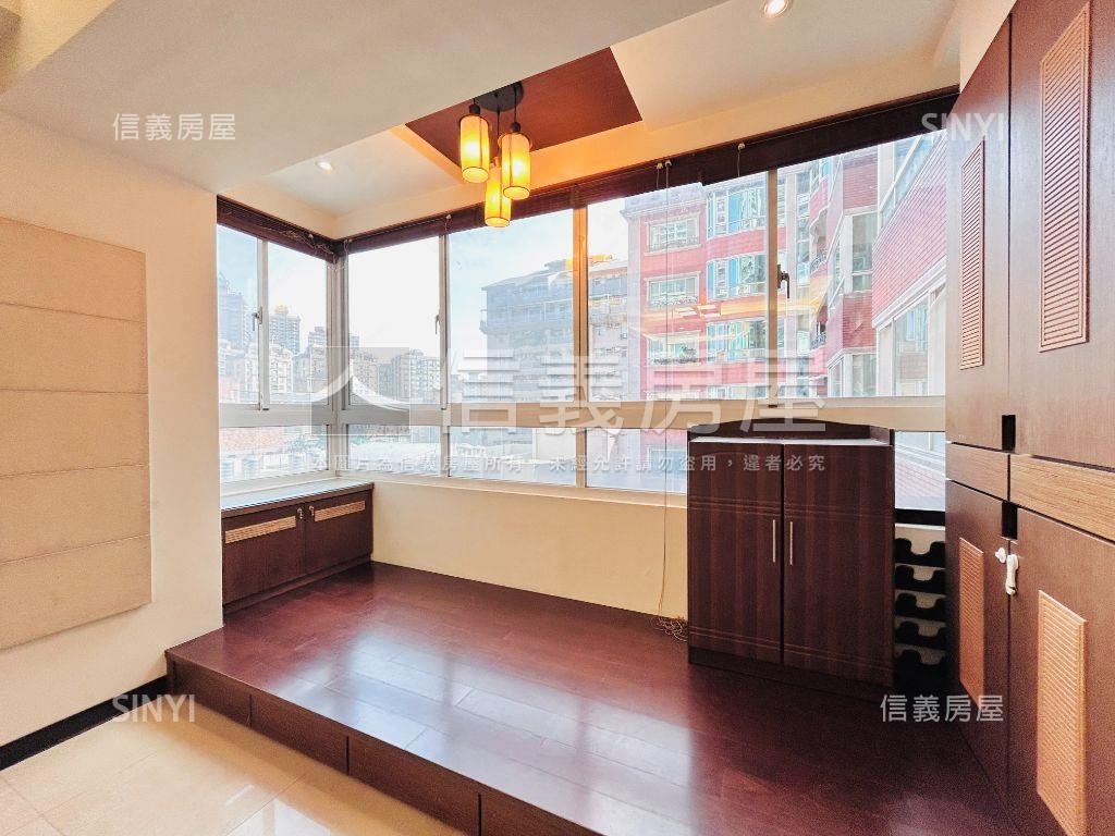 早安校園大四房車位房屋室內格局與周邊環境