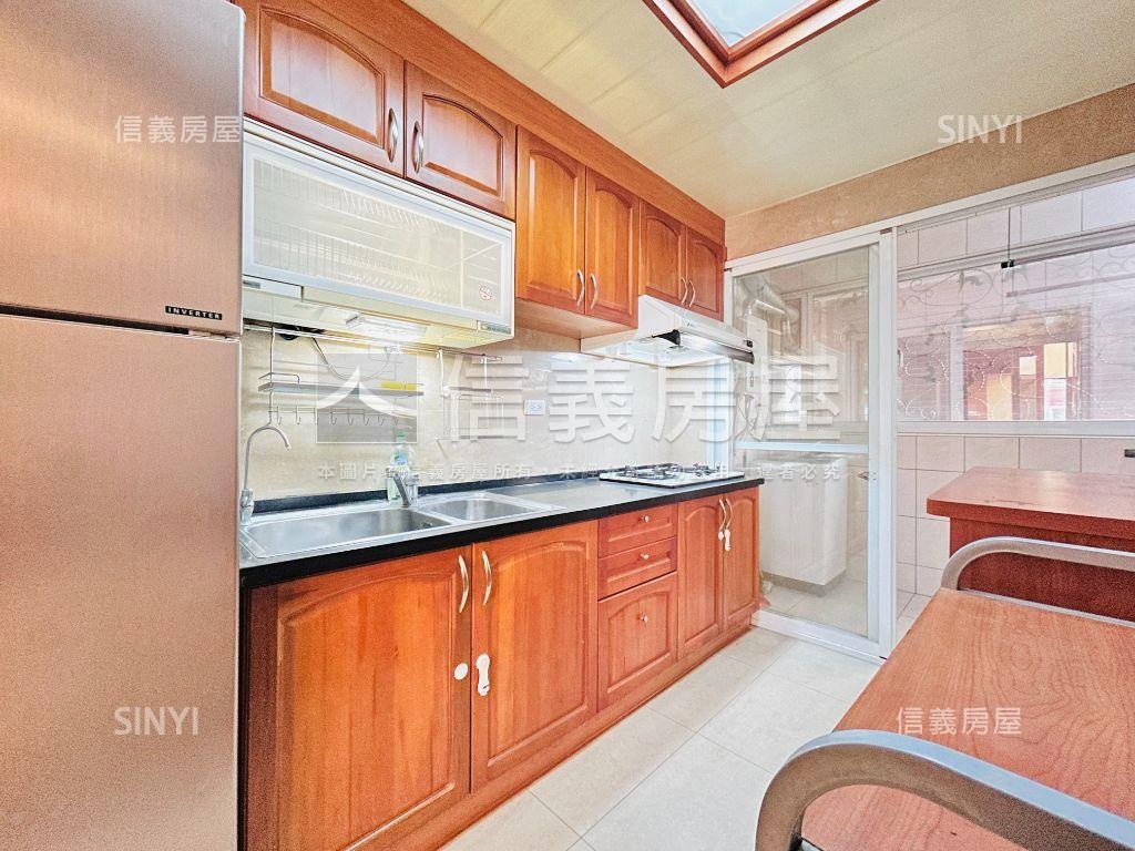 早安校園大四房車位房屋室內格局與周邊環境