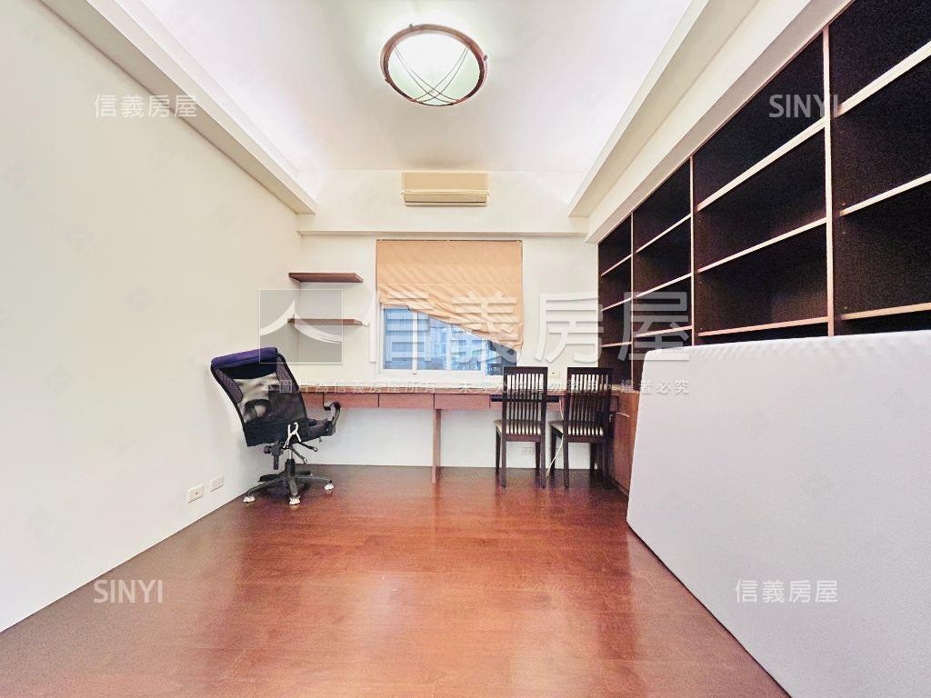 早安校園大四房車位房屋室內格局與周邊環境