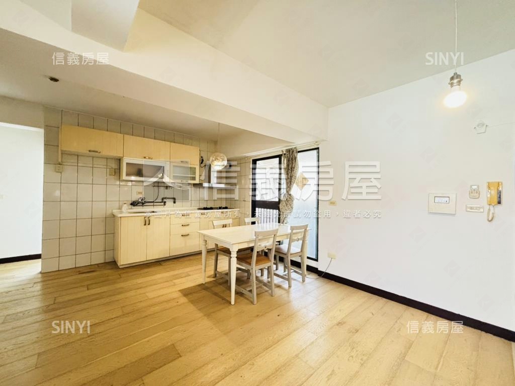 ✦東區✦崇明三街三房車位房屋室內格局與周邊環境