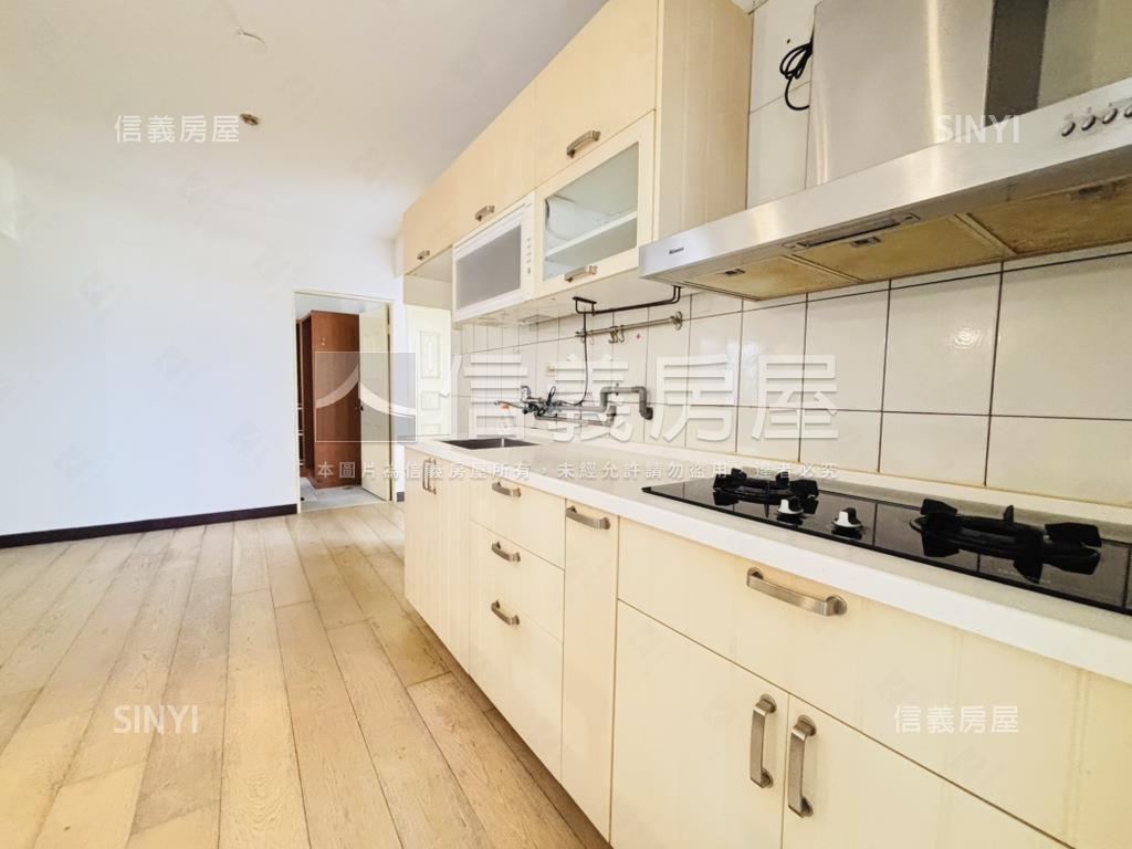 ✦東區✦崇明三街三房車位房屋室內格局與周邊環境