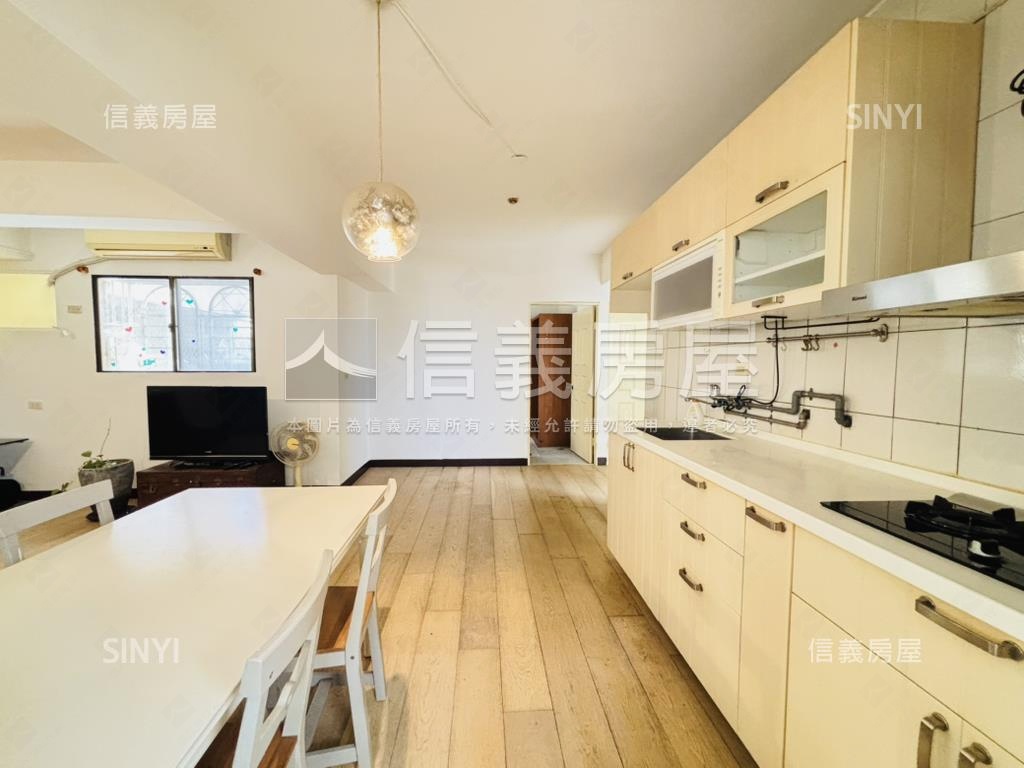 ✦東區✦崇明三街三房車位房屋室內格局與周邊環境