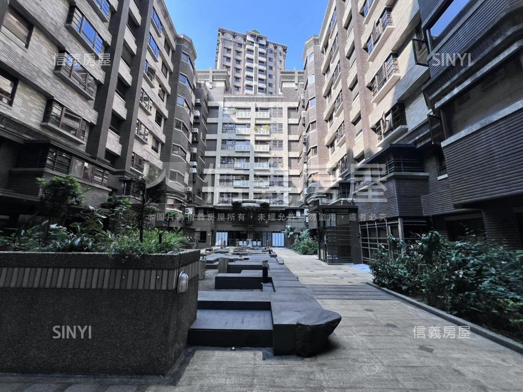 仁愛特區兩房車位房屋室內格局與周邊環境