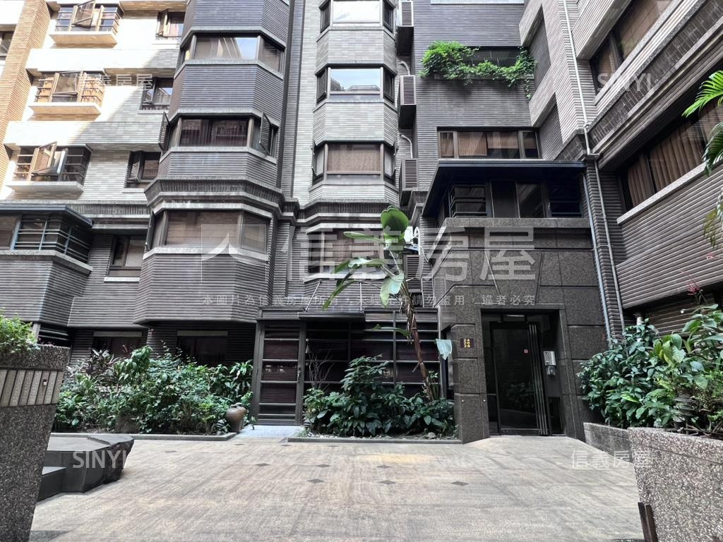 仁愛特區兩房車位房屋室內格局與周邊環境