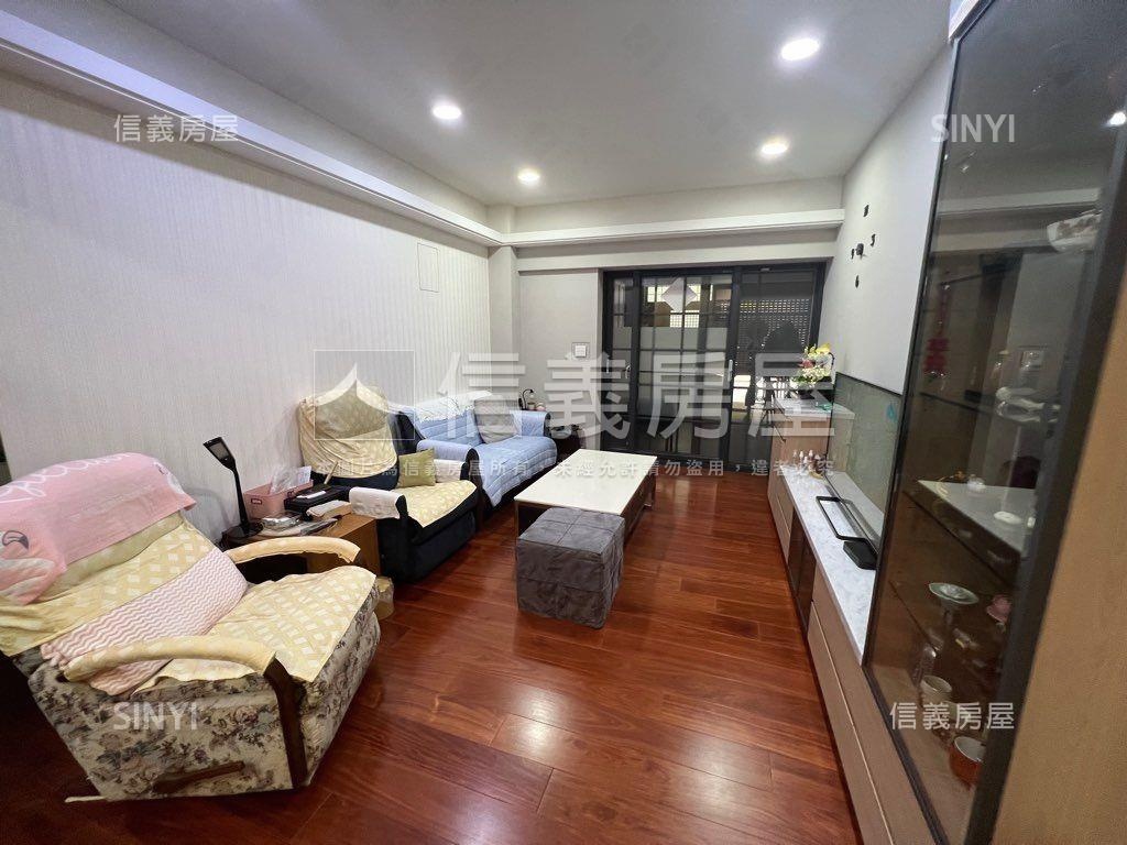 近三民捷運精美車庫一樓房屋室內格局與周邊環境