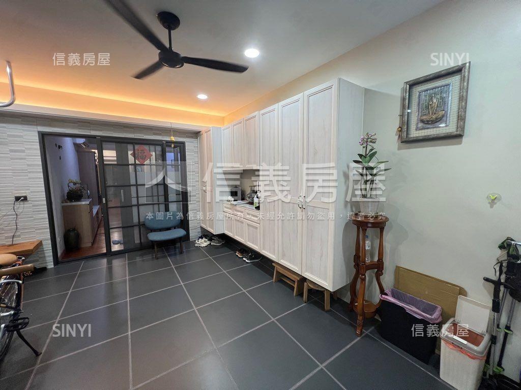 近三民捷運精美車庫一樓房屋室內格局與周邊環境