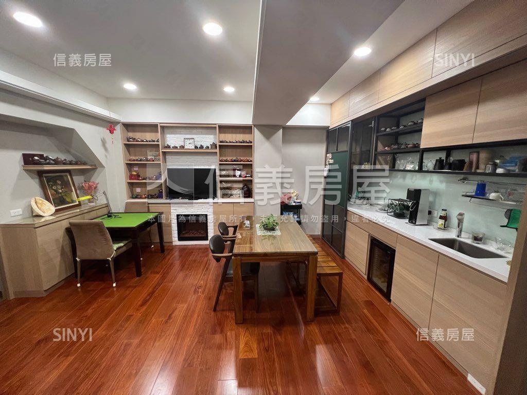 近三民捷運精美車庫一樓房屋室內格局與周邊環境