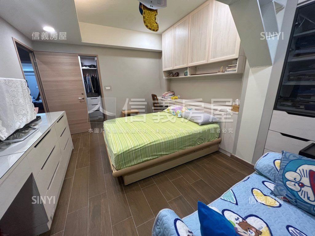 近三民捷運精美車庫一樓房屋室內格局與周邊環境