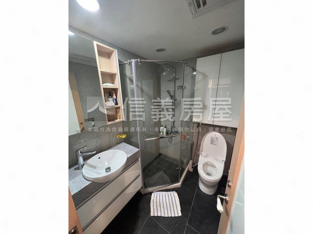 近三民捷運精美車庫一樓房屋室內格局與周邊環境