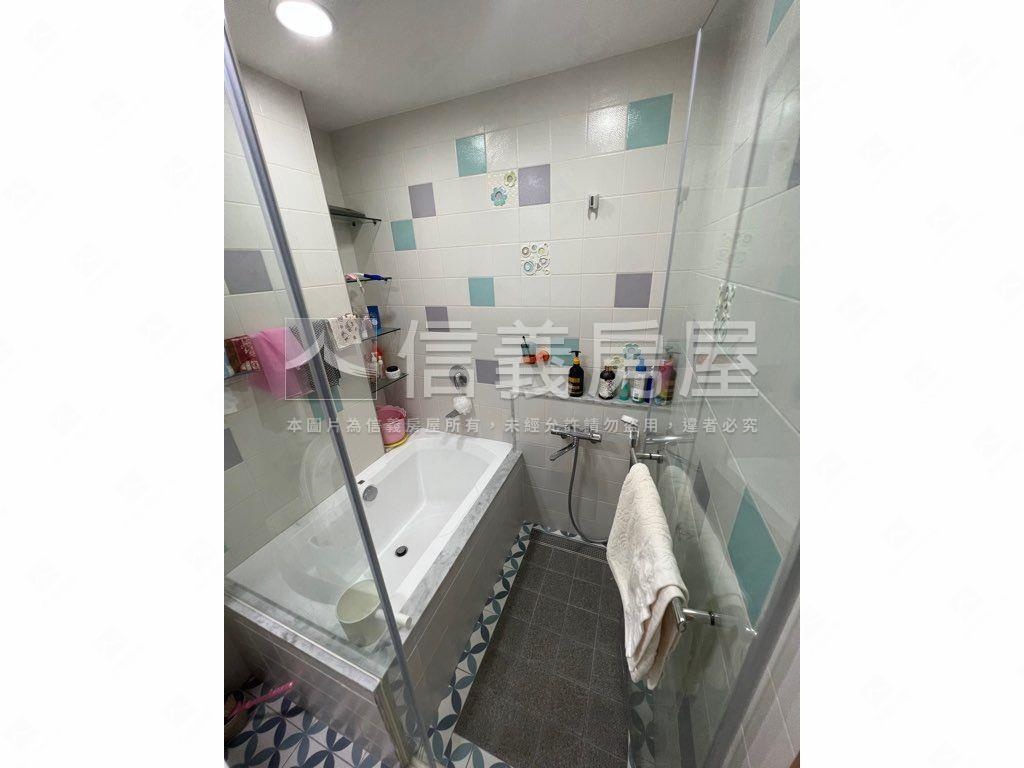 近三民捷運精美車庫一樓房屋室內格局與周邊環境