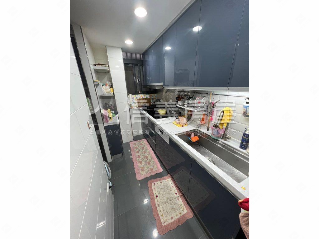 近三民捷運精美車庫一樓房屋室內格局與周邊環境