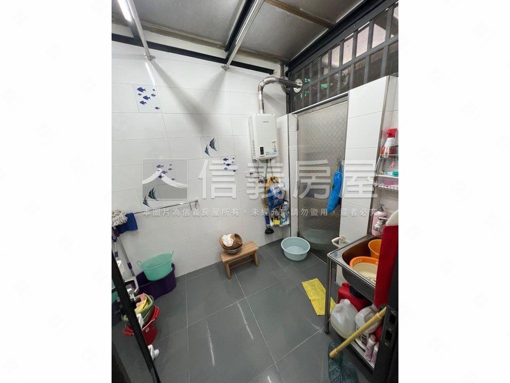 近三民捷運精美車庫一樓房屋室內格局與周邊環境