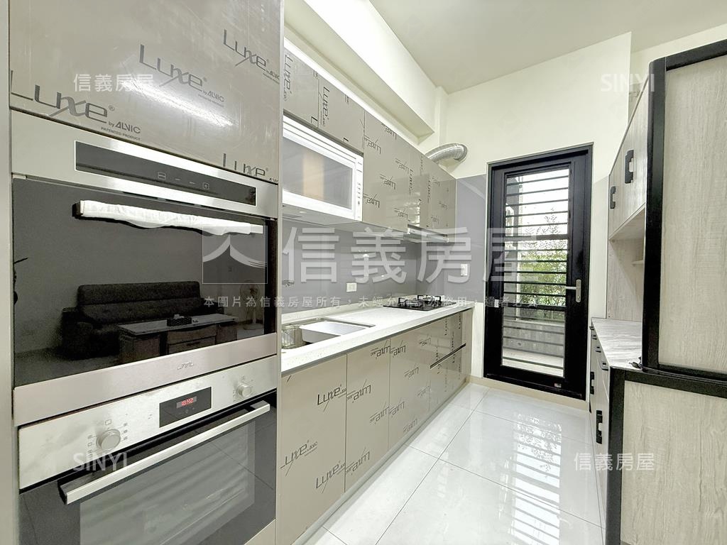 新市鎮橋頭車庫美透天房屋室內格局與周邊環境