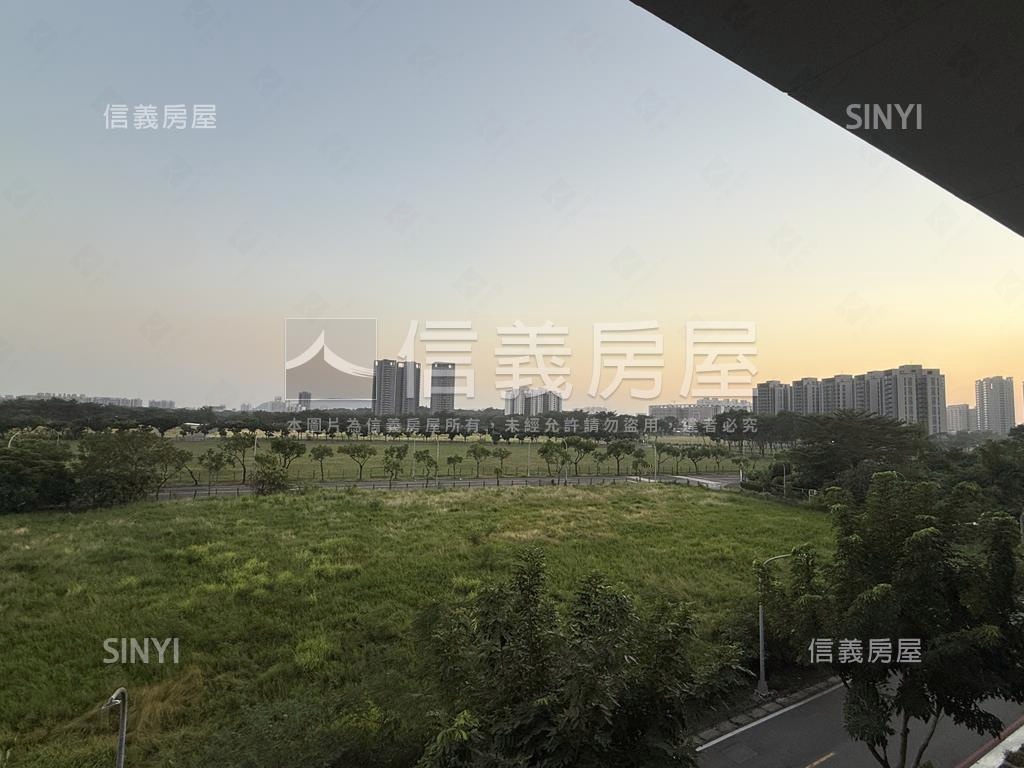 新市鎮橋頭車庫美透天房屋室內格局與周邊環境