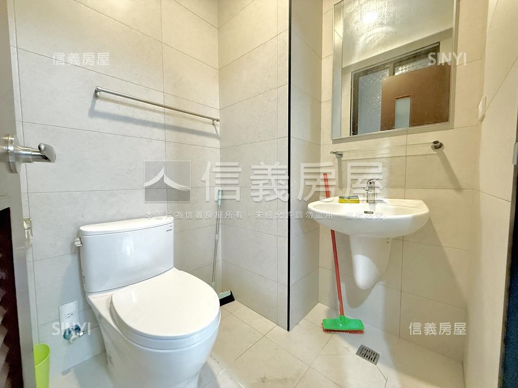 新市鎮橋頭車庫美透天房屋室內格局與周邊環境