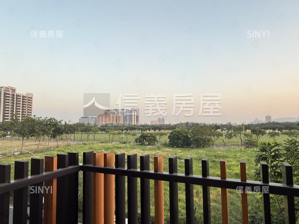 新市鎮橋頭車庫美透天房屋室內格局與周邊環境