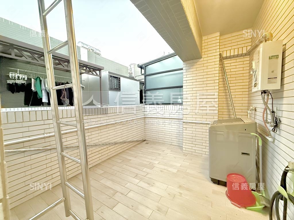 新市鎮橋頭車庫美透天房屋室內格局與周邊環境